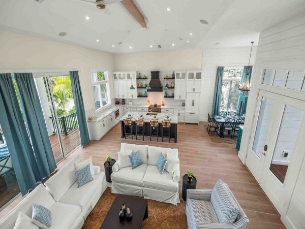 Holmes Beach Vacation Home Five Bedroom Walk to Beach
