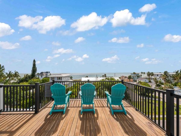 Holmes Beach Vacation Home Five Bedroom Walk to Beach