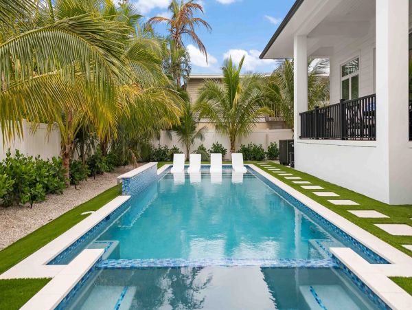 Holmes Beach Vacation Home Five Bedroom Walk to Beach