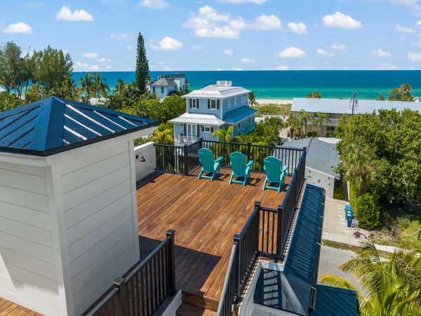 Holmes Beach Vacation Home Five Bedroom Walk to Beach