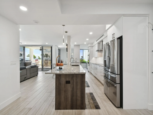 Luxury Vacation Condo with Beautiful Bay Views
