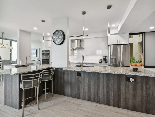 Luxury Vacation Condo with Beautiful Bay Views