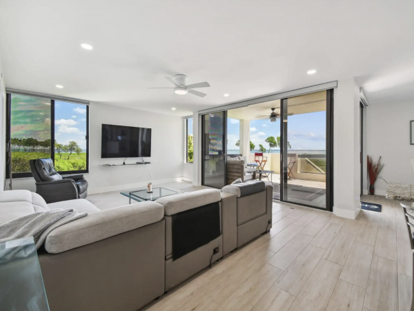 Luxury Vacation Condo with Beautiful Bay Views