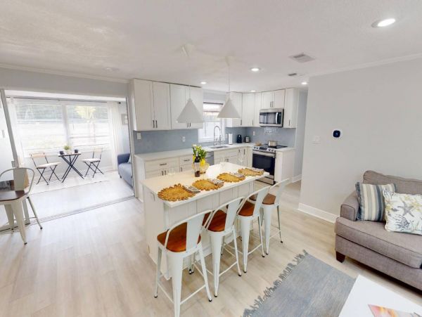Longboat Key Vacation Condo Two Bedroom Walk to Beach