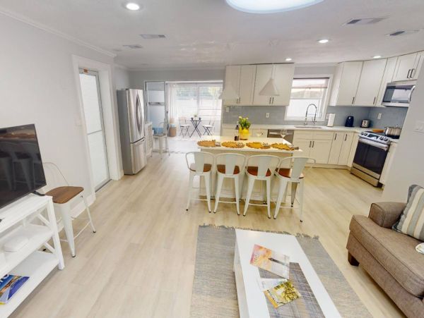 Longboat Key Vacation Condo Two Bedroom Walk to Beach