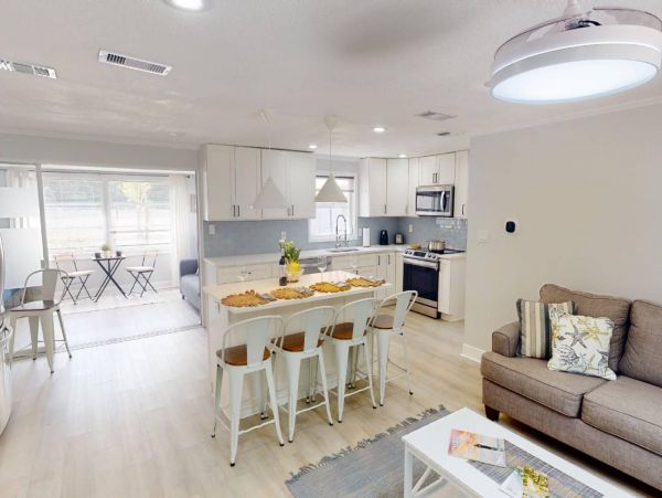 Longboat Key Vacation Condo Two Bedroom Walk to Beach