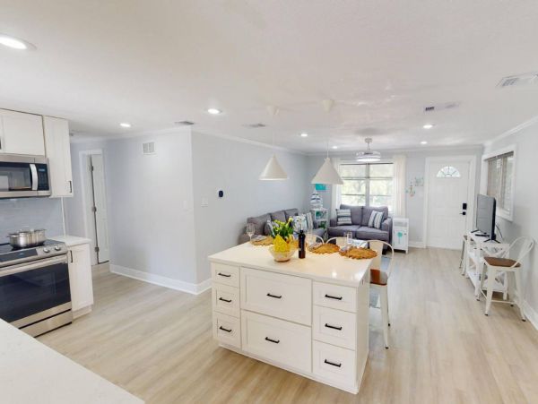 Longboat Key Vacation Condo Two Bedroom Walk to Beach
