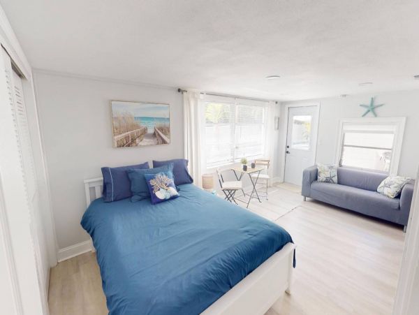 Longboat Key Vacation Condo Two Bedroom Walk to Beach