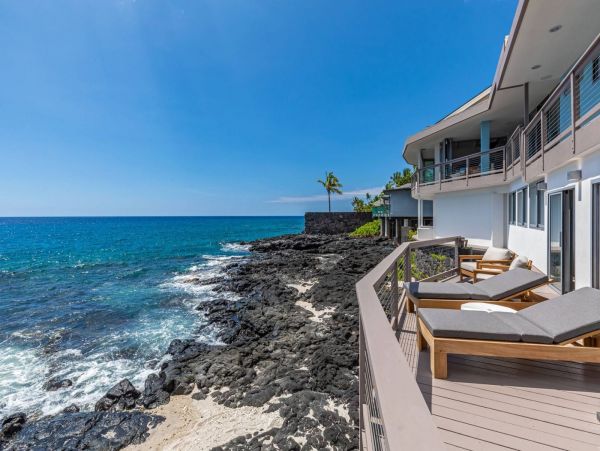 The Ultimate 4 Bedroom Vacation Rental with Pacific Views