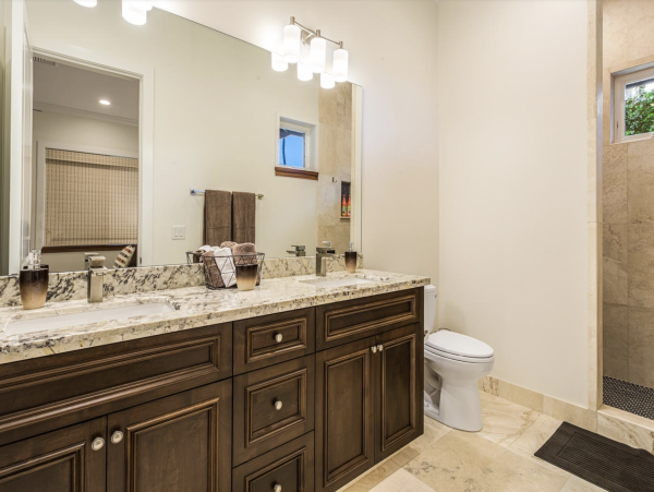Three Bedroom There plus bathroom Luxury Villa