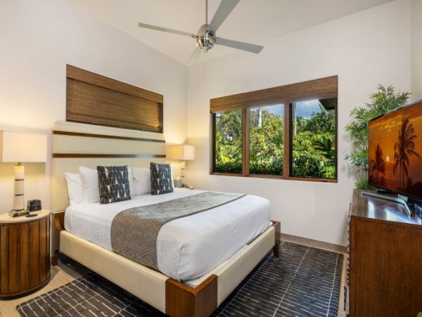 Waikoloa Luxury Five Bedroom Estate with Private Pool & Spa