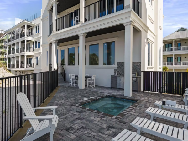 Gulf-front 6 Bedroom Vacation Rental Great Amenities