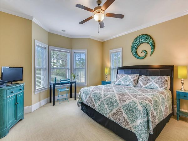 St. George Vacation Home Five Bedroom Walk to Beach