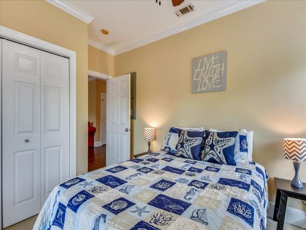 St. George Vacation Home Five Bedroom Walk to Beach