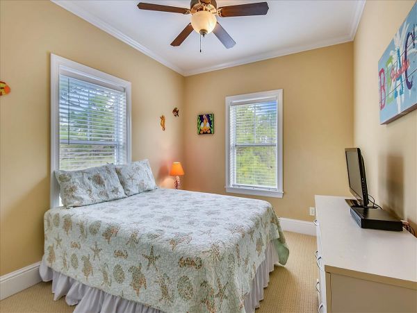 St. George Vacation Home Five Bedroom Walk to Beach