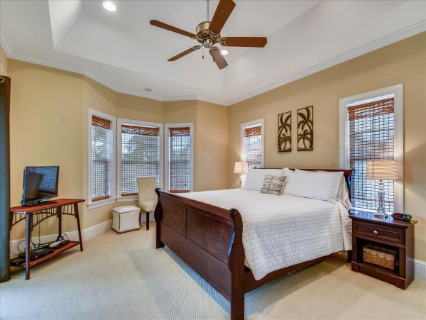 St. George Vacation Home Five Bedroom Walk to Beach