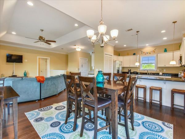 St. George Vacation Home Five Bedroom Walk to Beach