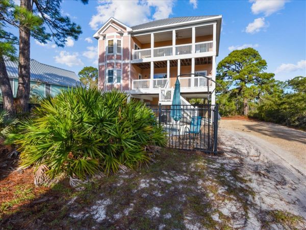 St. George Vacation Home Five Bedroom Walk to Beach