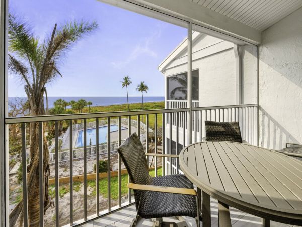 Lovely Captiva 4 Bedroom Vacation Condo with Gulf Views