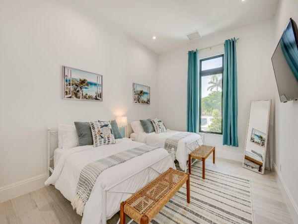 Four Bedroom Canal Front Vacation Rental in Marco Island