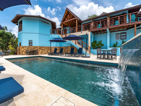 Oceanview Vacation Rental with 5 Bedrooms in Little Trunk Bay