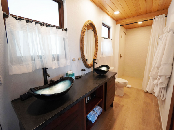 Oceanview Vacation Rental with 5 Bedrooms in Little Trunk Bay