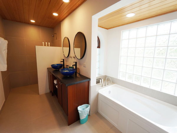 Oceanview Vacation Rental with 5 Bedrooms in Little Trunk Bay