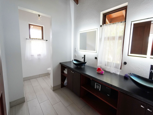 Oceanview Vacation Rental with 5 Bedrooms in Little Trunk Bay