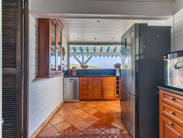 Beautiful Martinique Vacation Home Six Bedroom