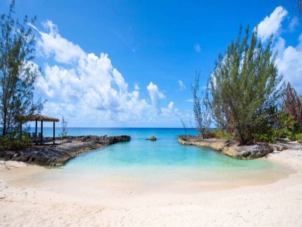Oceanfront Three Bedroom Vacation Rental in the Cayman Islands