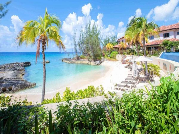 Oceanfront Three Bedroom Vacation Rental in the Cayman Islands