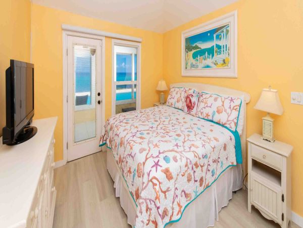 Grand Cayman Beachfront Villa Rental - Luxury 4-Bedroom Caribbean Vacation Home