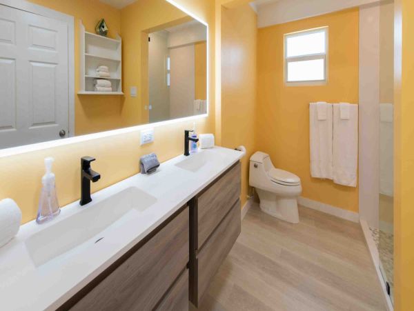 Grand Cayman Beachfront Villa Rental - Luxury 4-Bedroom Caribbean Vacation Home