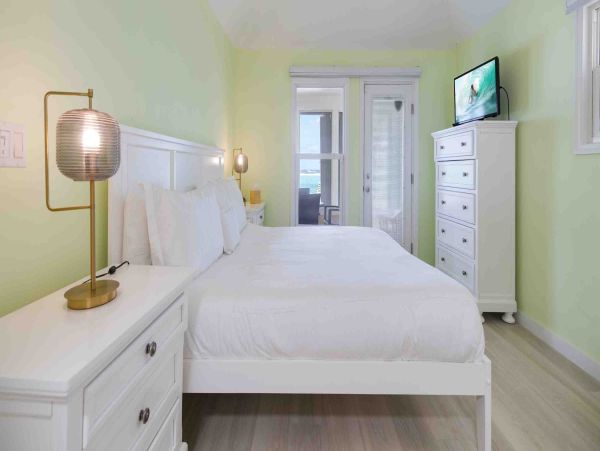 Grand Cayman Beachfront Villa Rental - Luxury 4-Bedroom Caribbean Vacation Home