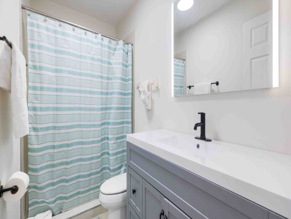 Grand Cayman Beachfront Villa Rental - Luxury 4-Bedroom Caribbean Vacation Home