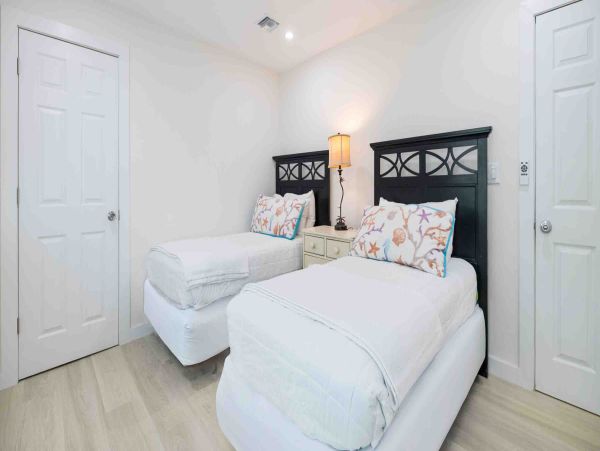 Grand Cayman Beachfront Villa Rental - Luxury 4-Bedroom Caribbean Vacation Home