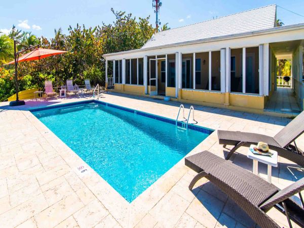 Grand Cayman Beachfront Villa Rental - Luxury 4-Bedroom Caribbean Vacation Home