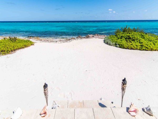 Grand Cayman Beachfront Villa Rental - Luxury 4-Bedroom Caribbean Vacation Home