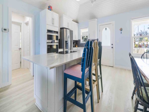Grand Cayman Beachfront Villa Rental - Luxury 4-Bedroom Caribbean Vacation Home