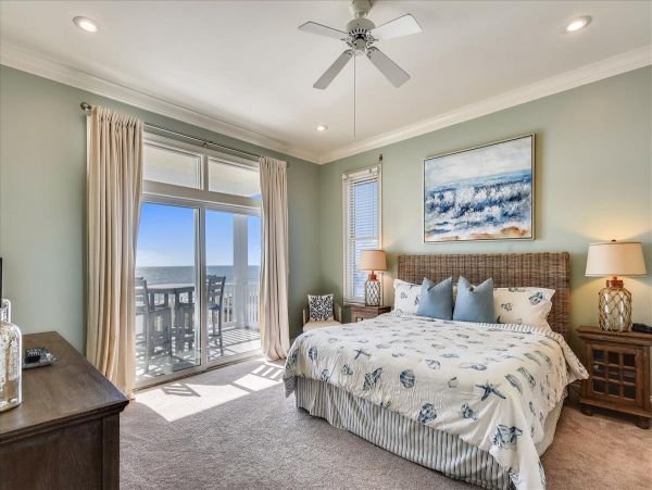 Beachfront Five Bedroom Vacation Rental in St. George Island