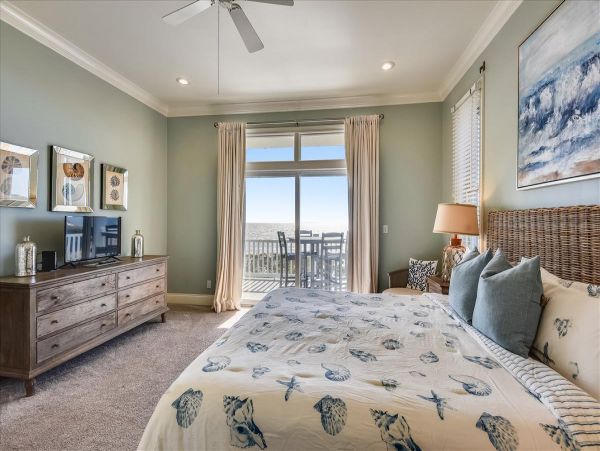 Beachfront Five Bedroom Vacation Rental in St. George Island