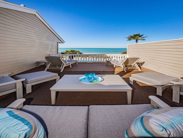 Belleair Beach Condo with 2 Bedrooms
