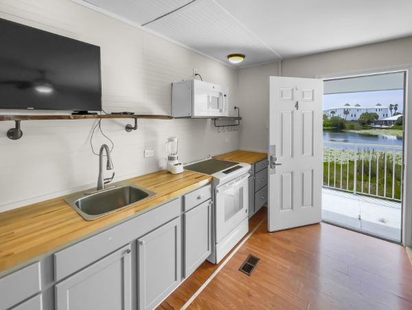 Two Bedroom Vacation Rental Two Minutes from the Beach