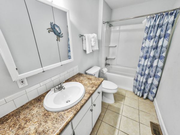 Two Bedroom Vacation Rental Two Minutes from the Beach