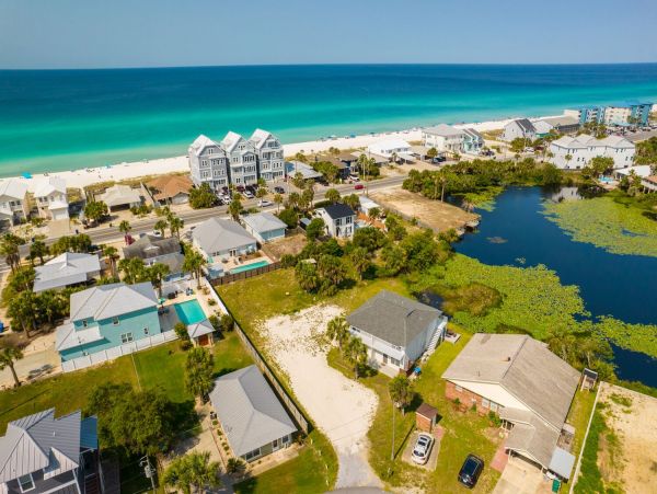 Two Bedroom Vacation Rental Two Minutes from the Beach