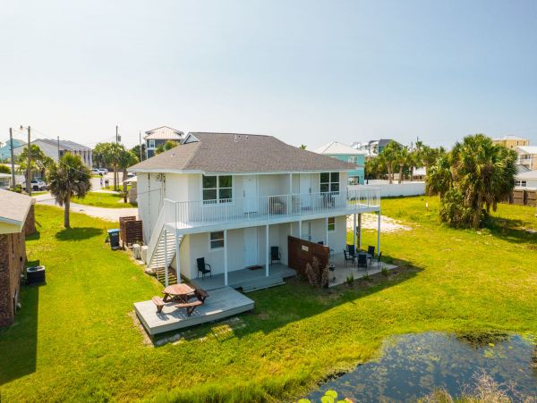 Two Bedroom Vacation Rental Two Minutes from the Beach
