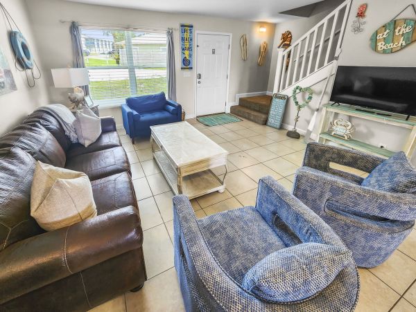 Two Bedroom Vacation Rental Two Minutes from the Beach