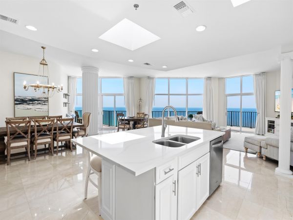Beachfront Penthouse with Amazing Views in Destin