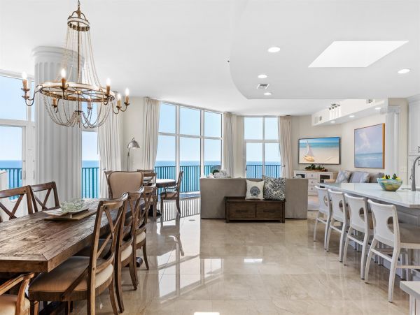 Beachfront Penthouse with Amazing Views in Destin