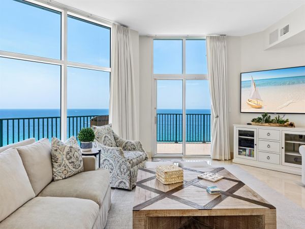 Beachfront Penthouse with Amazing Views in Destin